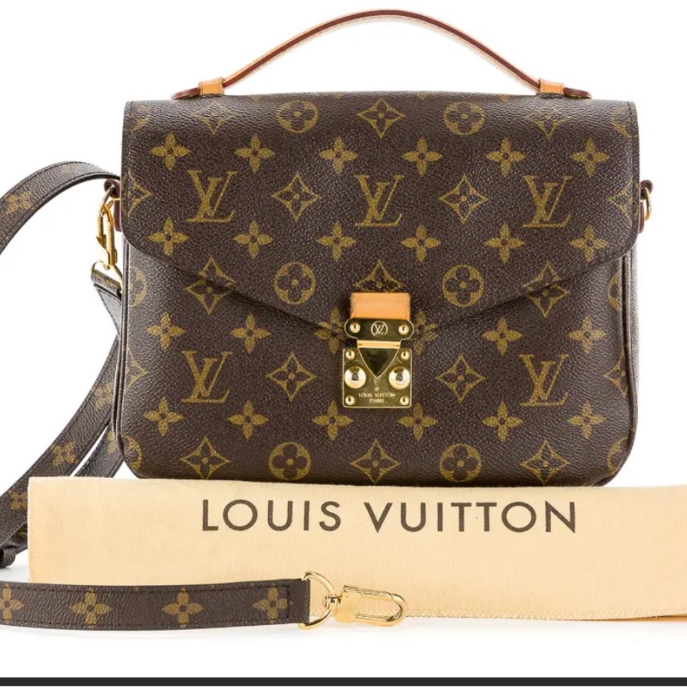 LOUIS VUITTON
Monogram Canvas Metis Pochette Bag